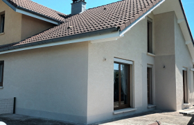 Ravalement de façade avec habillage des dessous de toit en PVC à Dounoux